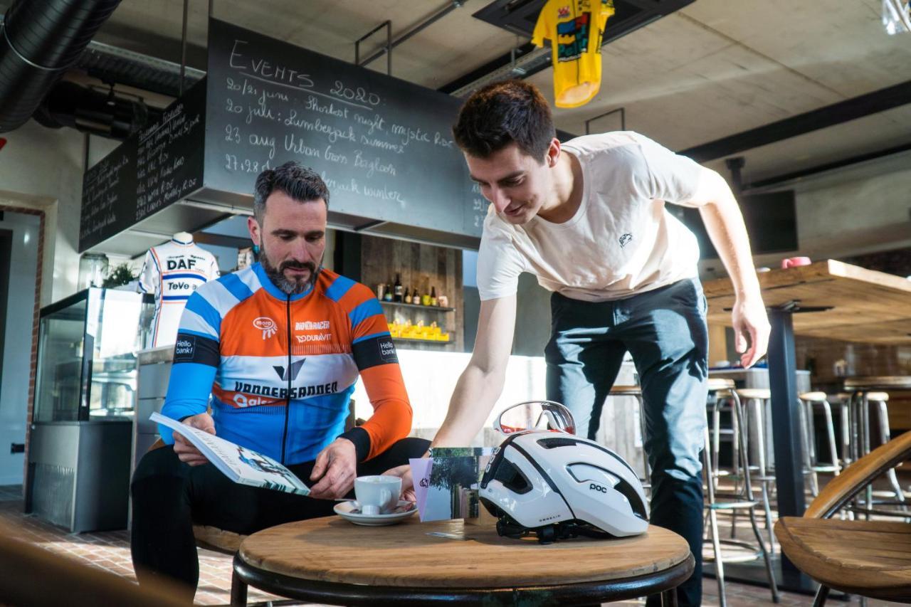 Отель Cafe Coureur Борглон Экстерьер фото